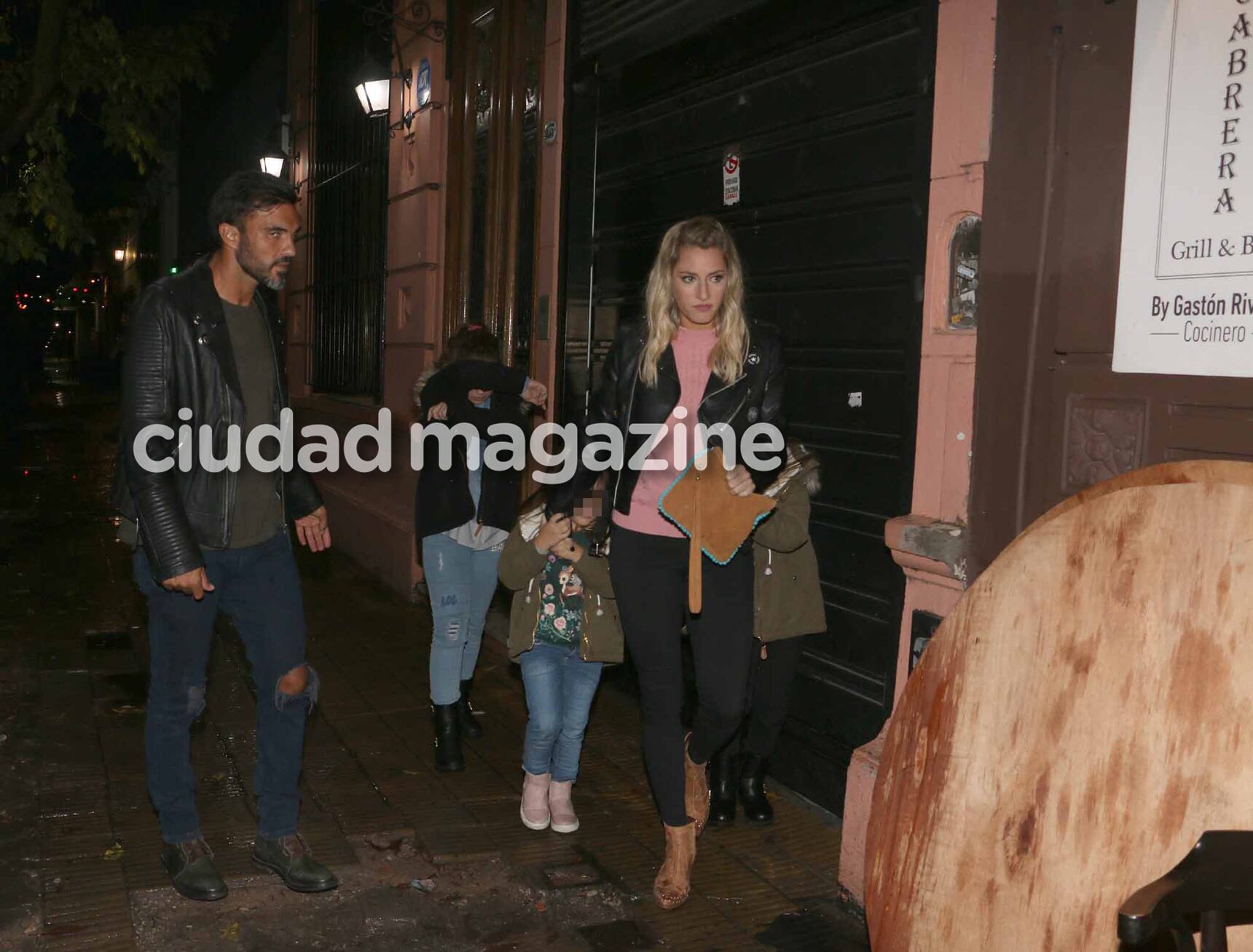 Mica Viciconte celebró con Cubero y sus hijas en Palermo (Fotos: Movilpress).