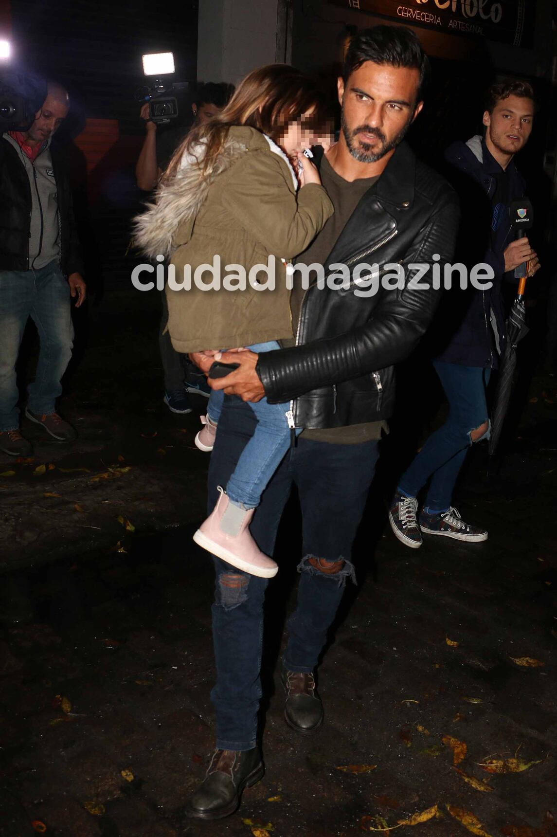 Mica Viciconte celebró con Cubero y sus hijas en Palermo (Fotos: Movilpress).