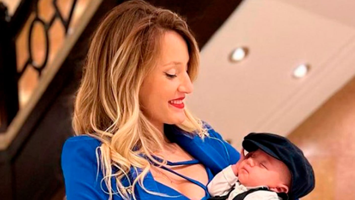 Mica Viciconte enterneció a sus seguidores con una selfie junto a su bebé al despertar.