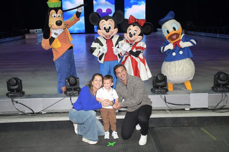 Mica Viciconte, Fabián y Luca Cubero en el estreno de Disney On Ice (Foto: Prensa).