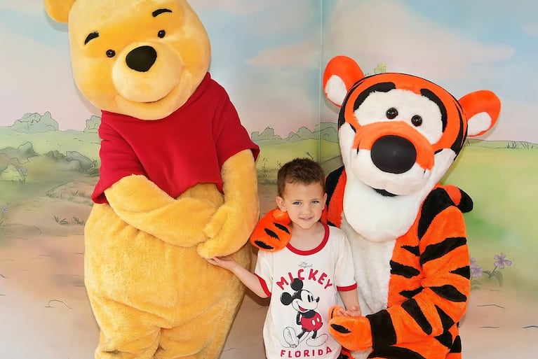 Mica Viciconte y Fabián Cubero juntos en Disney con su hijo Luca (Foto: Instagram @micaviciconte)