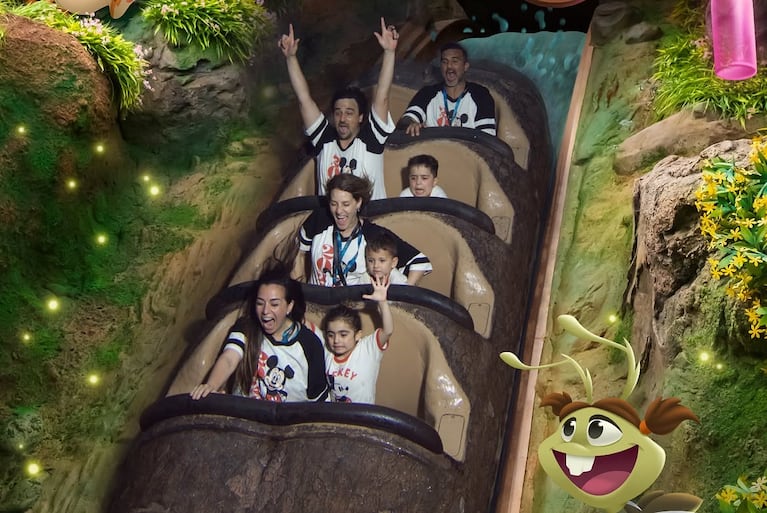 Mica Viciconte y Fabián Cubero juntos en Disney con su hijo Luca (Foto: Instagram @micaviciconte)
