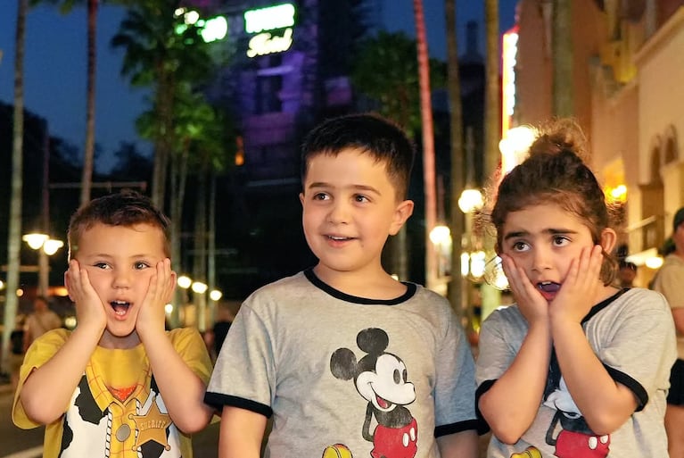 Mica Viciconte y Fabián Cubero juntos en Disney con su hijo Luca (Foto: Instagram @micaviciconte)