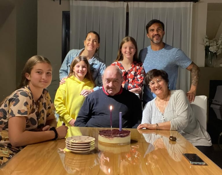 Mica Viciconte y la familia Cubero (Foto: Instagram/@fabiancuberooficial).