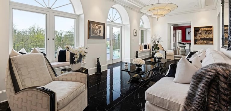 Michael Douglas y Catherine Zeta-Jones venden su mansión de lujo en Nueva York: por qué le bajaron el precio | Créditos: One Key MLS