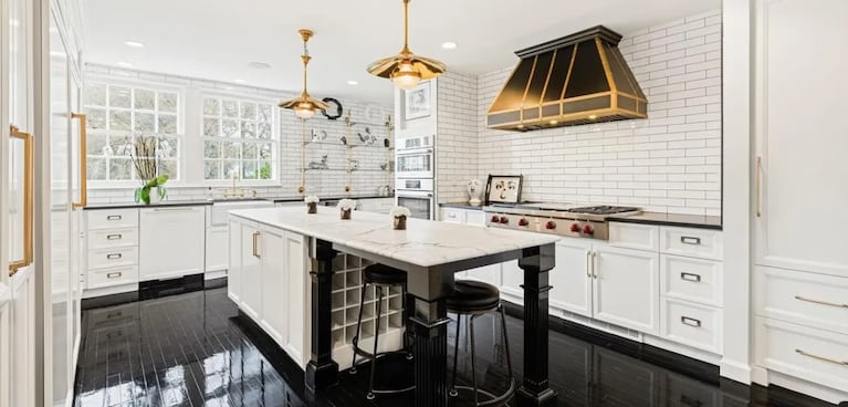 Michael Douglas y Catherine Zeta-Jones venden su mansión de lujo en Nueva York: por qué le bajaron el precio | Créditos: One Key MLS