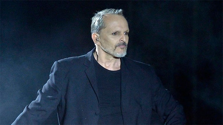 Miguel Bosé visita localidad mexicana afectada por terremoto de 2017