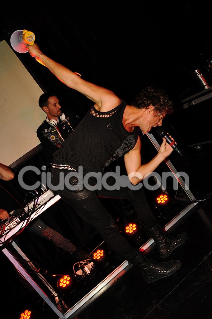 Mike Amigorena desplegó todo su talento sobre el escenario (Foto: Jennifer Rubio). 