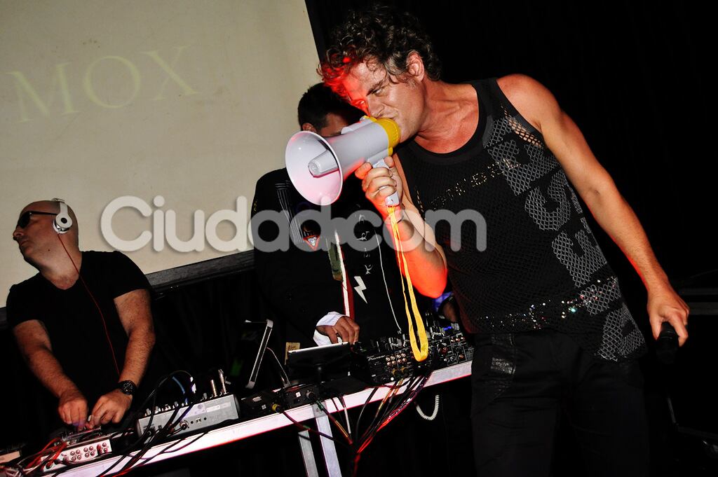 Mike Amigorena desplegó todo su talento sobre el escenario (Foto: Jennifer Rubio). 