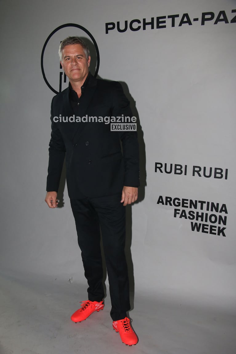 Mike Amigorena en el desfile de Atelier Pucheta Paz (Foto: Movilpress).