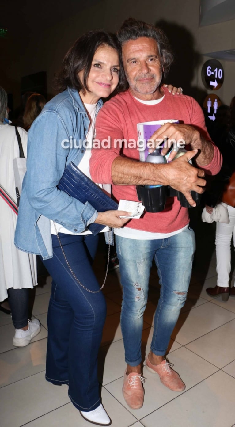 Mike Amigorena fue al estreno de su película junto a su novia, Sofía Vitola, embarazada de siete meses