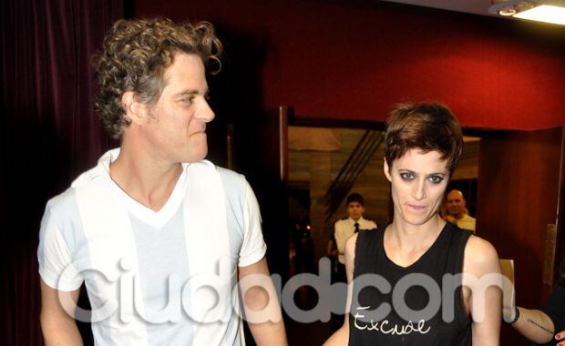 Mike Amigorena y Mónica Antonópulos, muy juntos en la avant de Caito (Foto: Jennifer Rubio). 