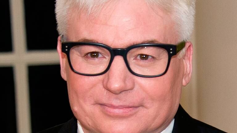 Mike Myers vuelve al humor coral y absurdo con la serie The Pentaverate
