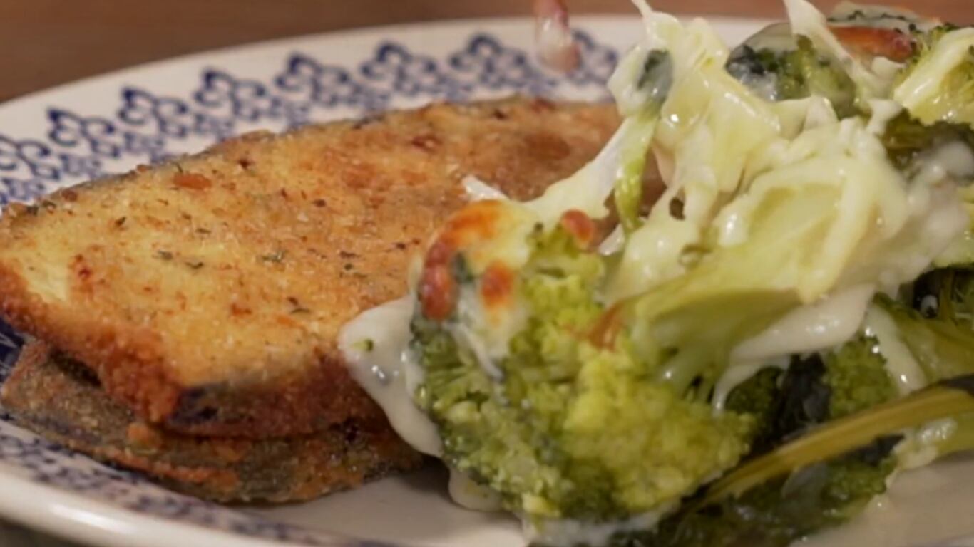 milanesa, berenjena, brócoli, gratinado