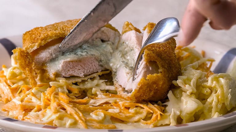 Milanesa de cerdo rellena con queso azul, una receta que conquista paladares. Foto: Cucinare TV