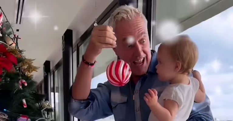 Milenka armó su primer arbolito de Navidad junto a Marley y Mirko: “¡Es todo nuevo para mí!” | Créditos: Instagram @milenka_ok