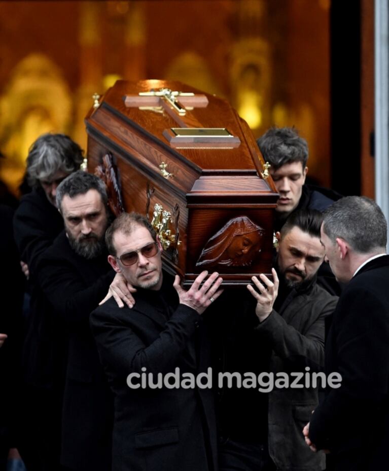 Miles de fans despidieron a la cantante Dolores O'Riordan en una capilla irlandesa