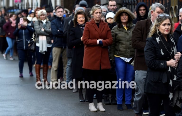 Miles de fans despidieron a la cantante Dolores O'Riordan en una capilla irlandesa