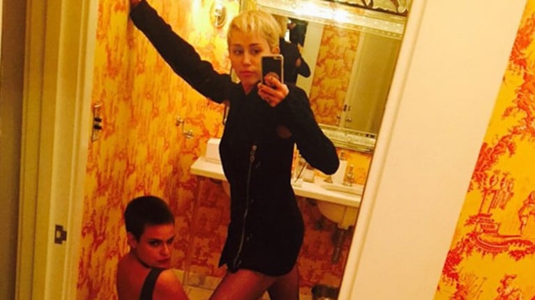 Miley Cyrus, desatada en Instagram junto a las hijas de Bruce Willis y Demi Moore. (Foto: Instagram)