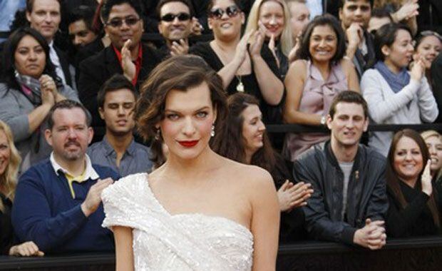 Milla Jovovich deslumbró en un diseño de Elie Saab (Foto: oscar.go.com).