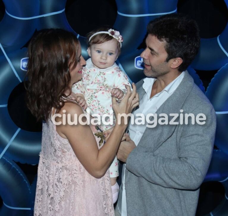 ¡Mimos y juegos! Cumbre de papis famosos junto a sus hijos en la noche porteña