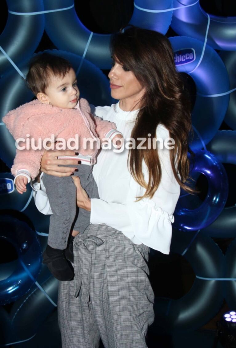 ¡Mimos y juegos! Cumbre de papis famosos junto a sus hijos en la noche porteña