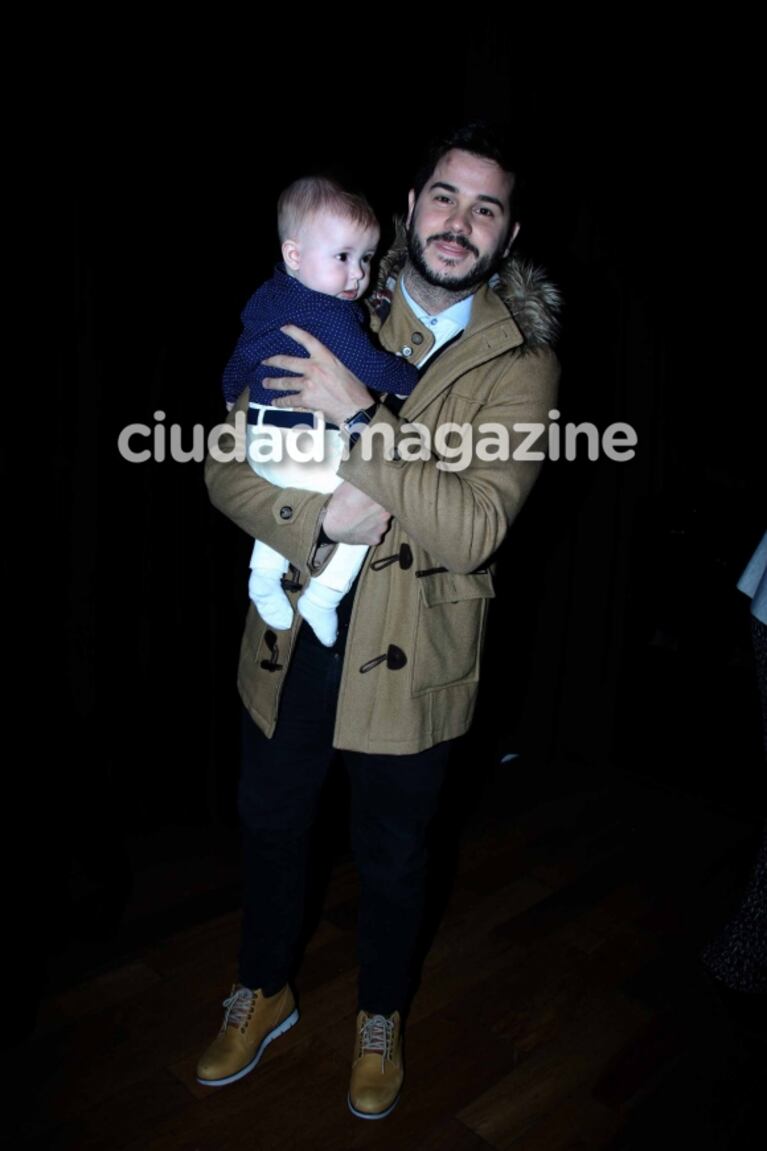 ¡Mimos y juegos! Cumbre de papis famosos junto a sus hijos en la noche porteña