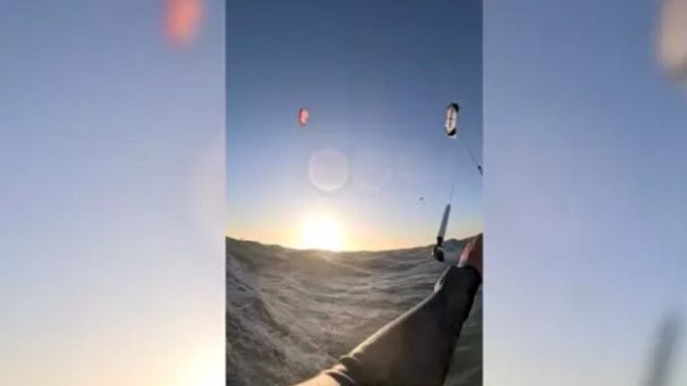 Mira el accidente de este surfista golpeado contra una cometa de kitesurf