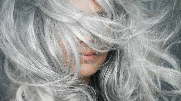 Mirá estos tratamientos naturales para oscurecer las canas