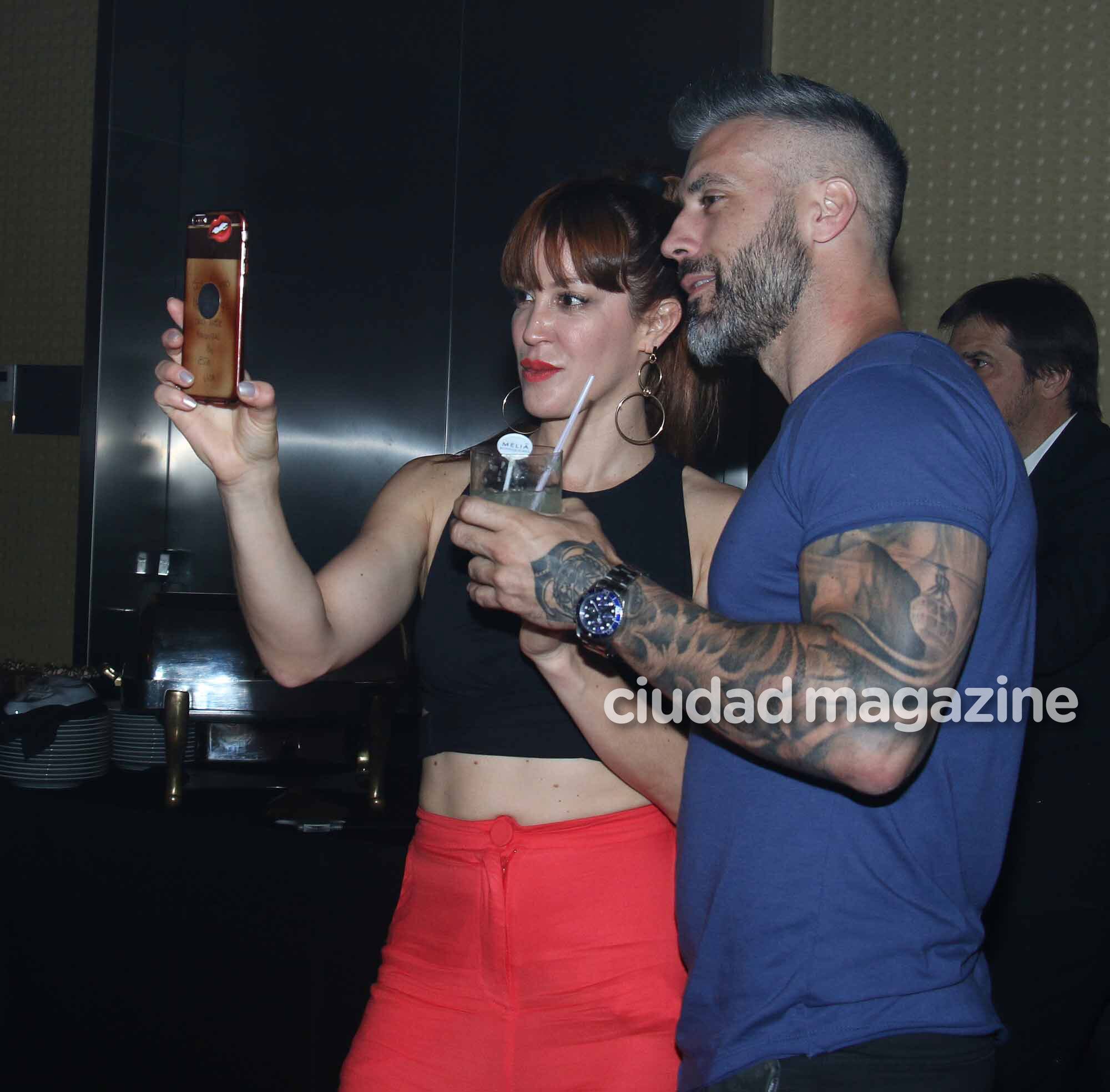 Miriam Lanzoni, cariñosa con Christian Halbinger en plena fiesta (Foto: Movilpress)