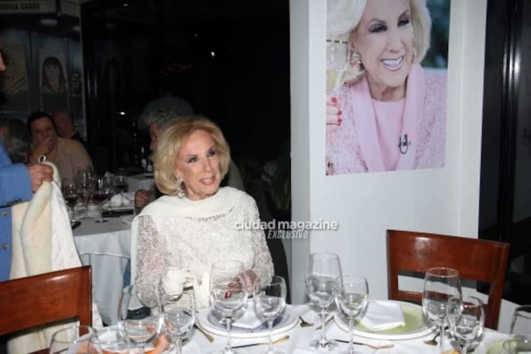 Mirtha Legrand celebró sus 55 años en la TV: todas las fotos de una cena íntima con amigos