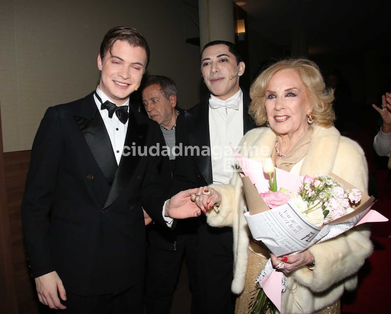 Mirtha Legrand con Oscar Lajad y Alan Madanes (Foto: Movilpress)