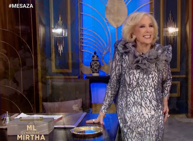 Mirtha Legrand deslumbró en su programa con un vestido bordado en plata: “Es una alhaja”