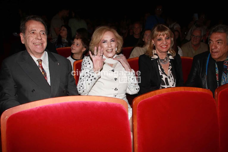 Mirtha Legrand fue a ver a Ricardo Darín y Andrea Pietra al teatro (Foto: Movilpress).