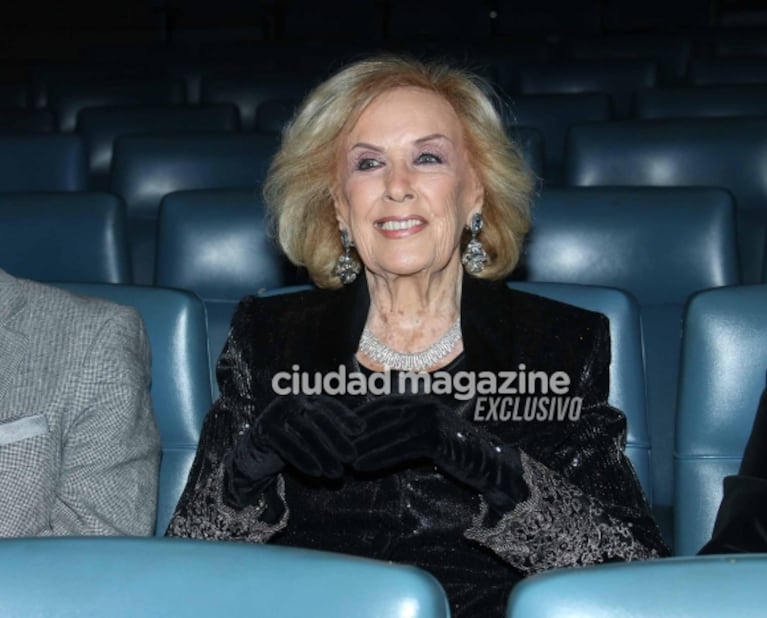 Mirtha Legrand fue a ver la obra de Mariano Martínez y fue ovacionada por una multitud