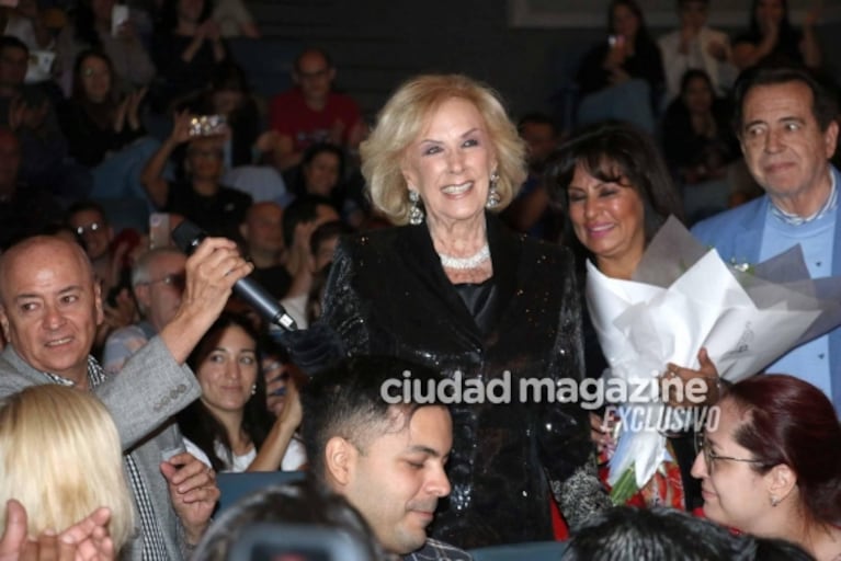 Mirtha Legrand fue a ver la obra de Mariano Martínez y fue ovacionada por una multitud