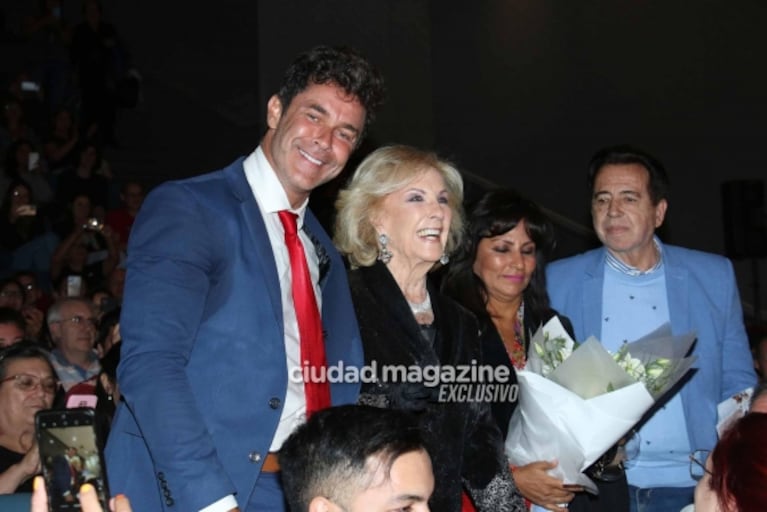 Mirtha Legrand fue a ver la obra de Mariano Martínez y fue ovacionada por una multitud
