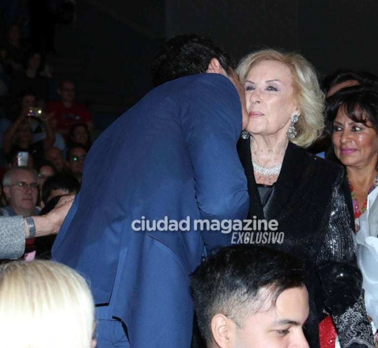 Mirtha Legrand fue a ver la obra de Mariano Martínez y fue ovacionada por una multitud