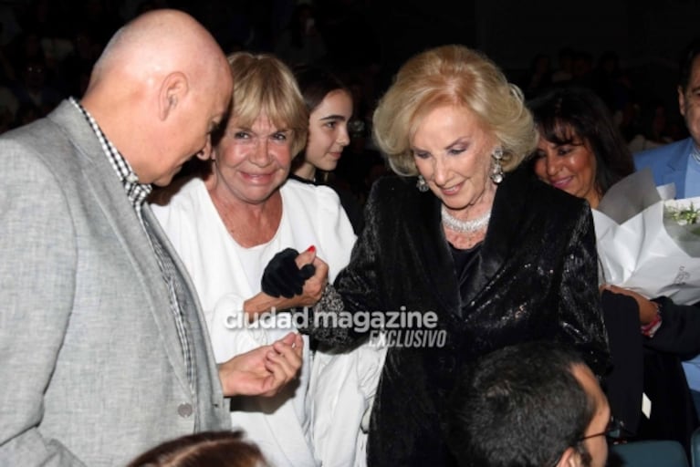Mirtha Legrand fue a ver la obra de Mariano Martínez y fue ovacionada por una multitud