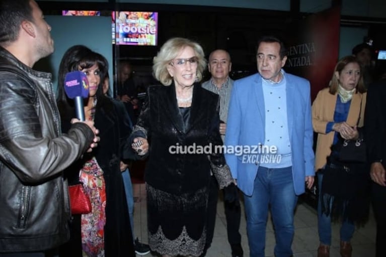 Mirtha Legrand fue a ver la obra de Mariano Martínez y fue ovacionada por una multitud