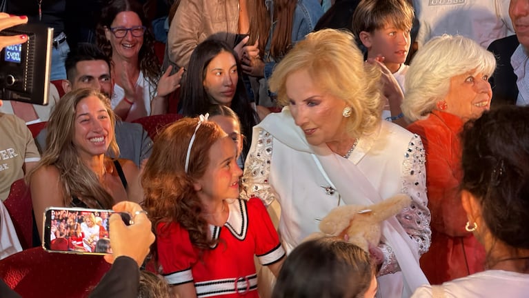 Mirtha Legrand fue ovacionada en el Teatro Broadway tras ver el musical Annie: el emocionante video y fotos