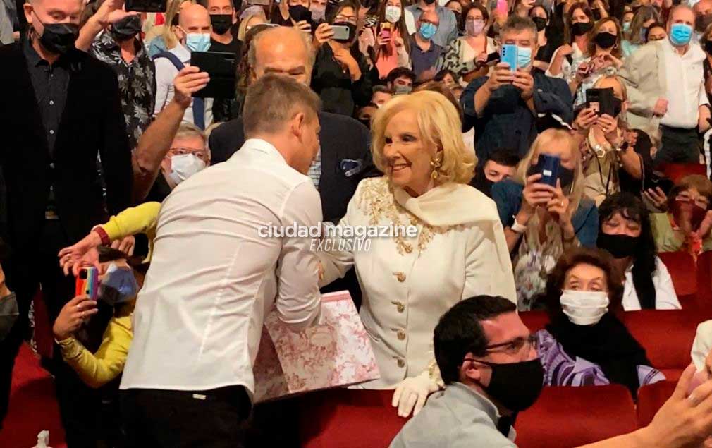 Mirtha Legrand reapareció en la calle Corrientes para ver la obra de Adrián Suar y Diego Peretti 
