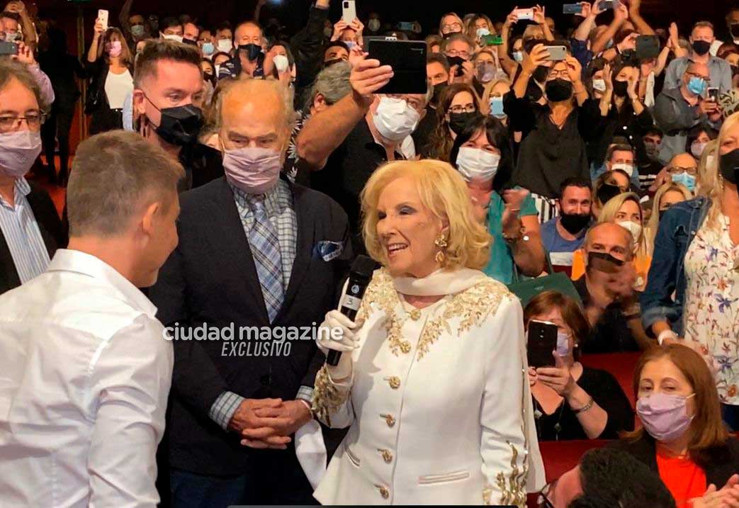 Mirtha Legrand reapareció en la calle Corrientes para ver la obra de Adrián Suar y Diego Peretti 