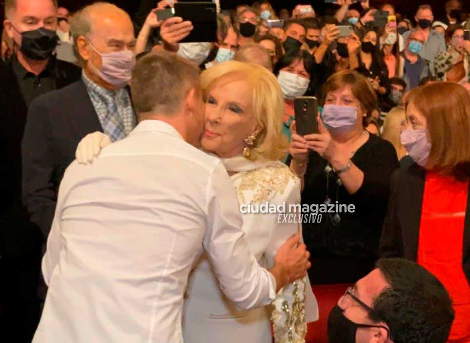 Mirtha Legrand reapareció en la calle Corrientes para ver la obra de Adrián Suar y Diego Peretti 