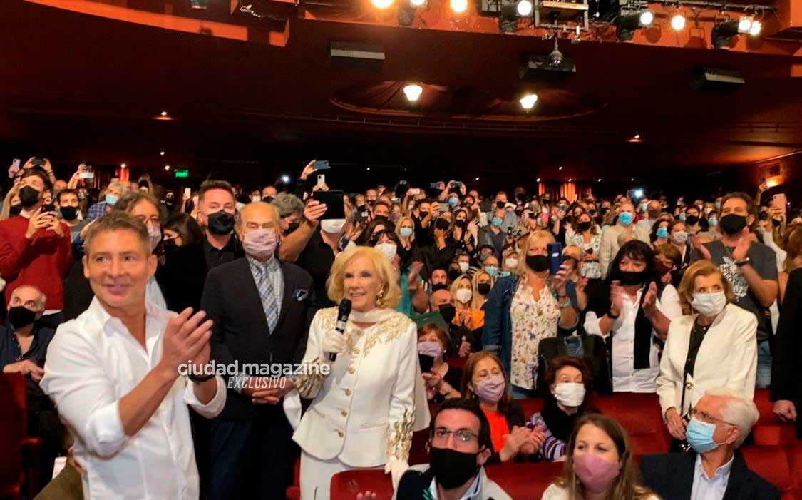 Mirtha Legrand reapareció en la calle Corrientes para ver la obra de Adrián Suar y Diego Peretti 