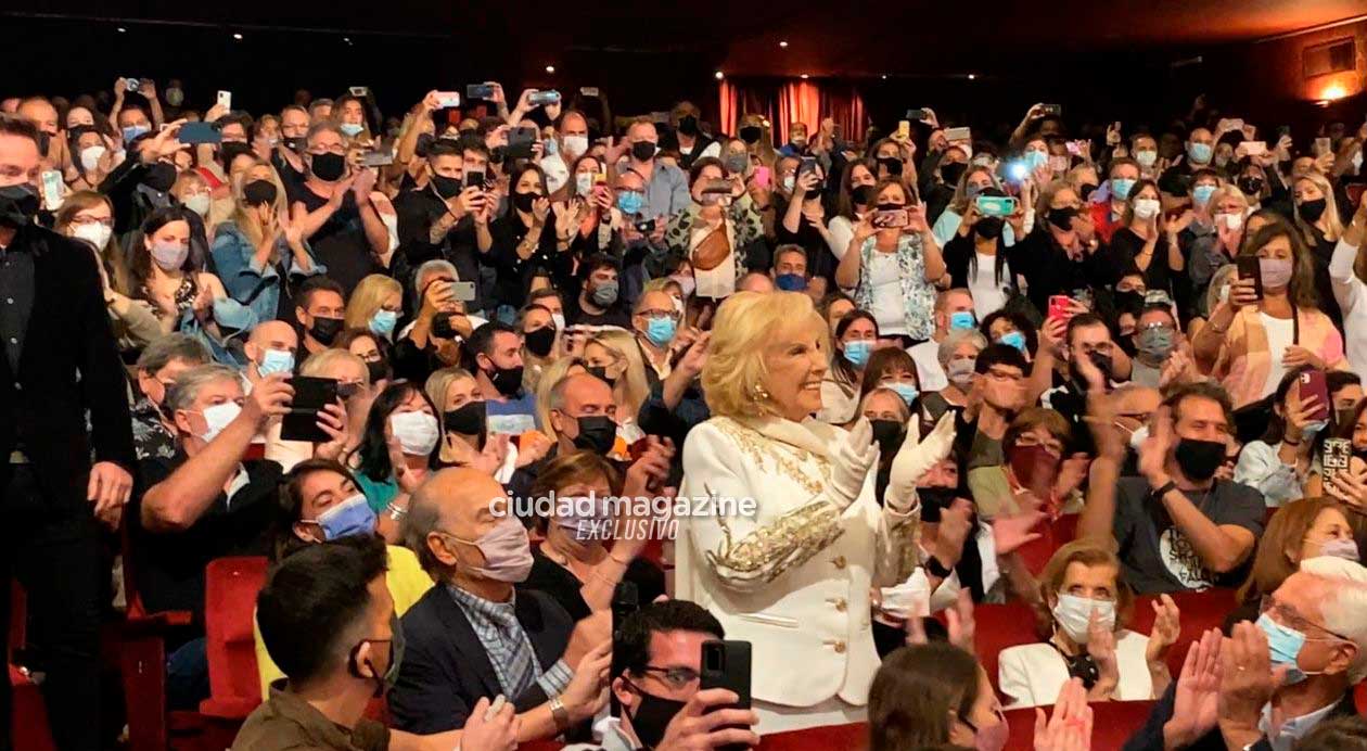 Mirtha Legrand reapareció en la calle Corrientes para ver la obra de Adrián Suar y Diego Peretti 
