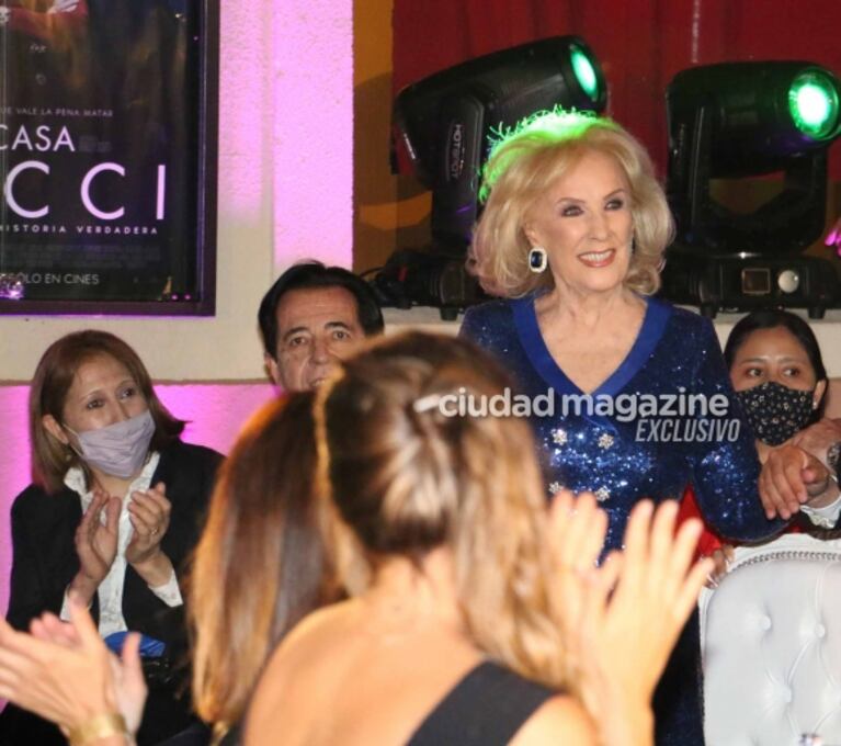 Mirtha Legrand reapareció en un glamoroso desfile de La Jaula de la Moda y anunció: "Voy a hacer un programa para despedir el año"