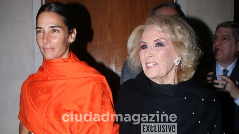 Mirtha Legrand y Juana Viale en el el 198 aniversario de la Declaración de la Independencia de Uruguay (Fotos: Movilpress).