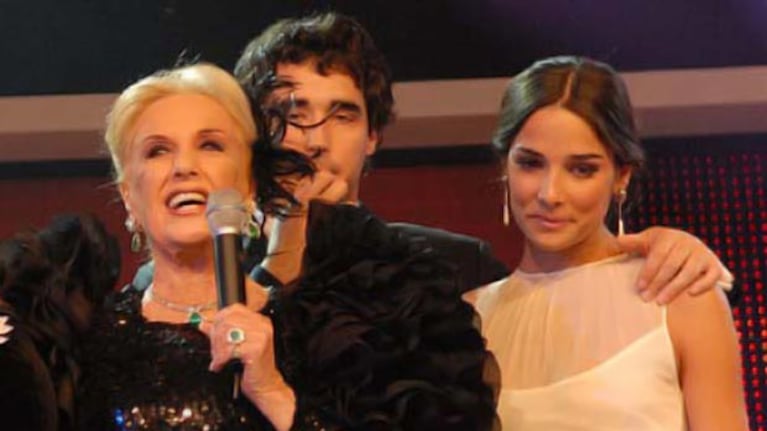 Mirtha Legrand y su nieta, Juana Viale en la entrega del Martín Fierro. (Foto: Web)