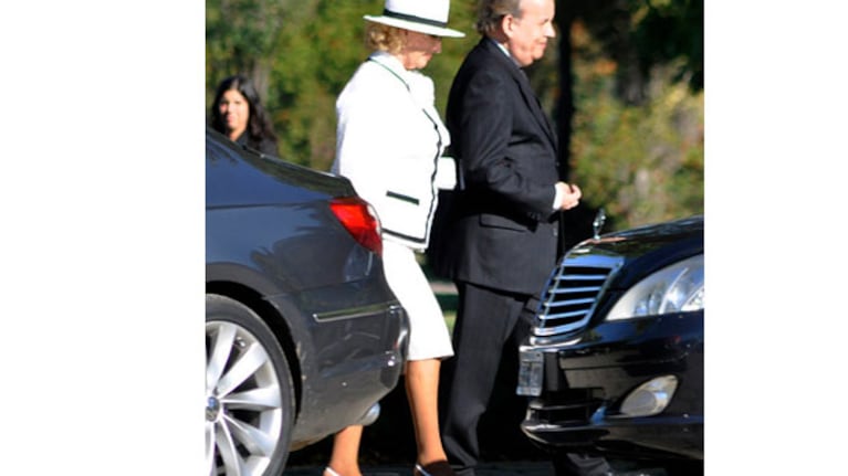 Mirtha Legrand y su vestido blanco en el sepelio de Patricia Miccio. (Foto: Jennifer Rubio)